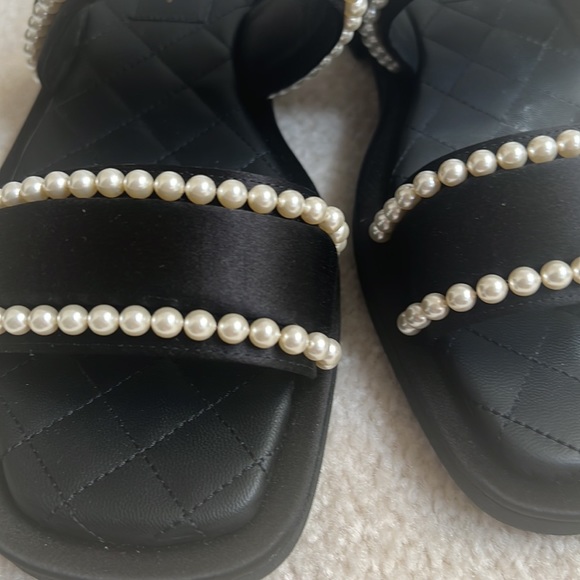 Chanel Pearl Sandals. Cruise collection 2022 - Picture 3 of 13